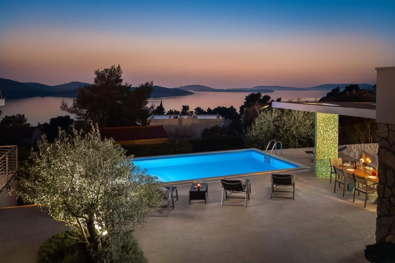 Villa Tela With Pool Zaboric Eksteriør bilde