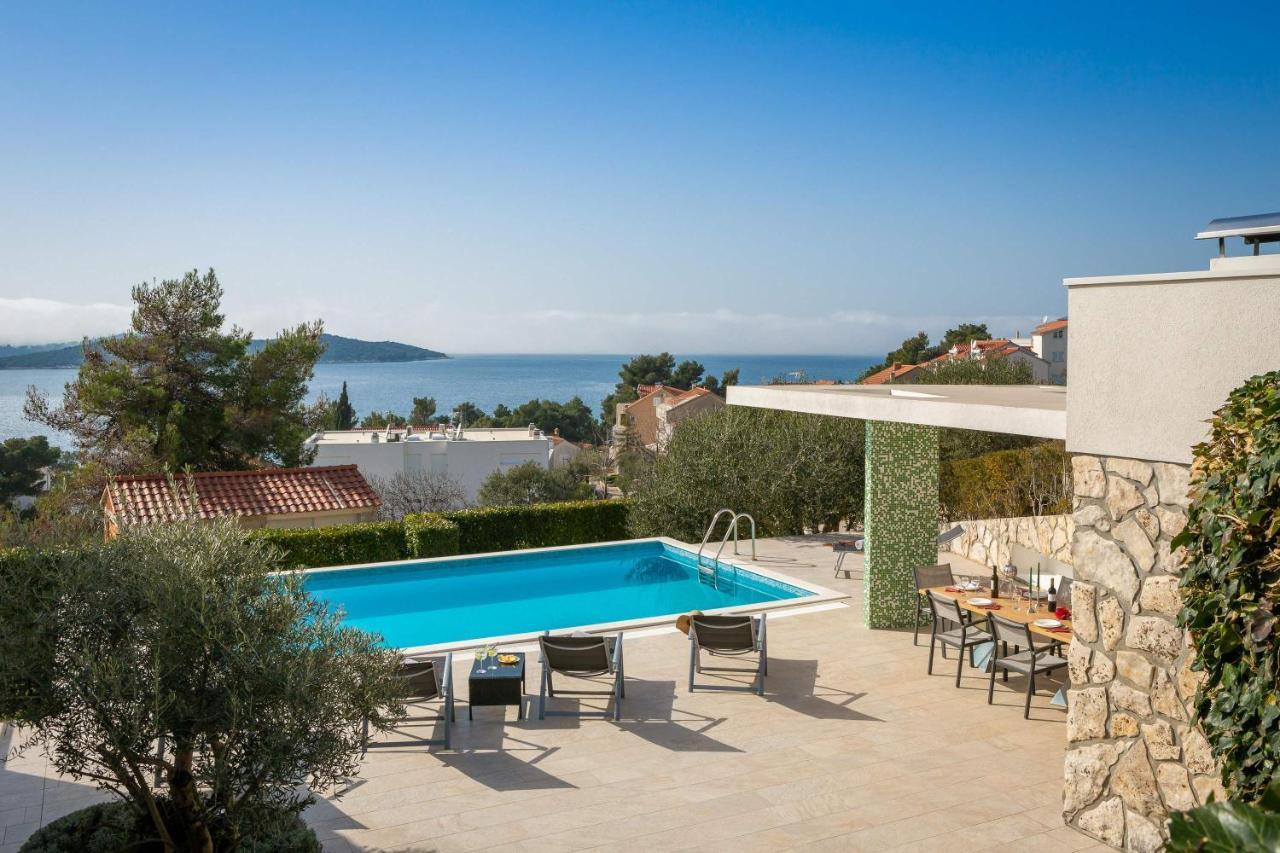 Villa Tela With Pool Zaboric Eksteriør bilde