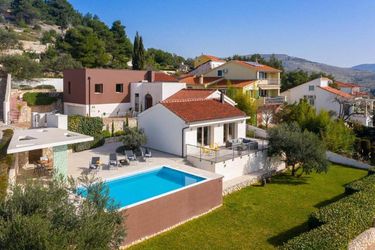 Villa Tela With Pool Zaboric Eksteriør bilde