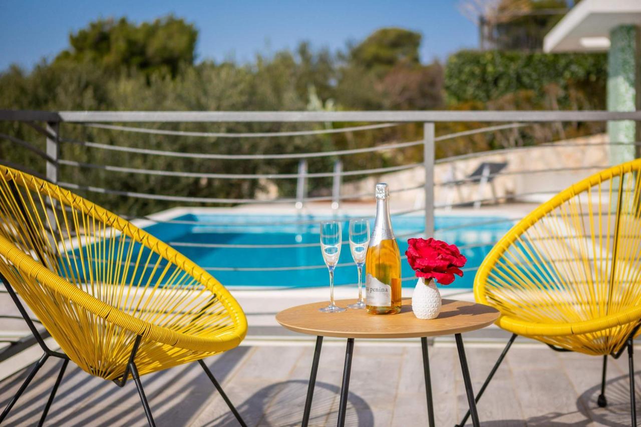 Villa Tela With Pool Zaboric Eksteriør bilde