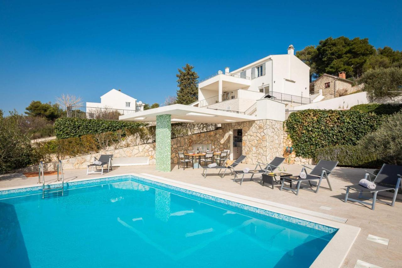 Villa Tela With Pool Zaboric Eksteriør bilde