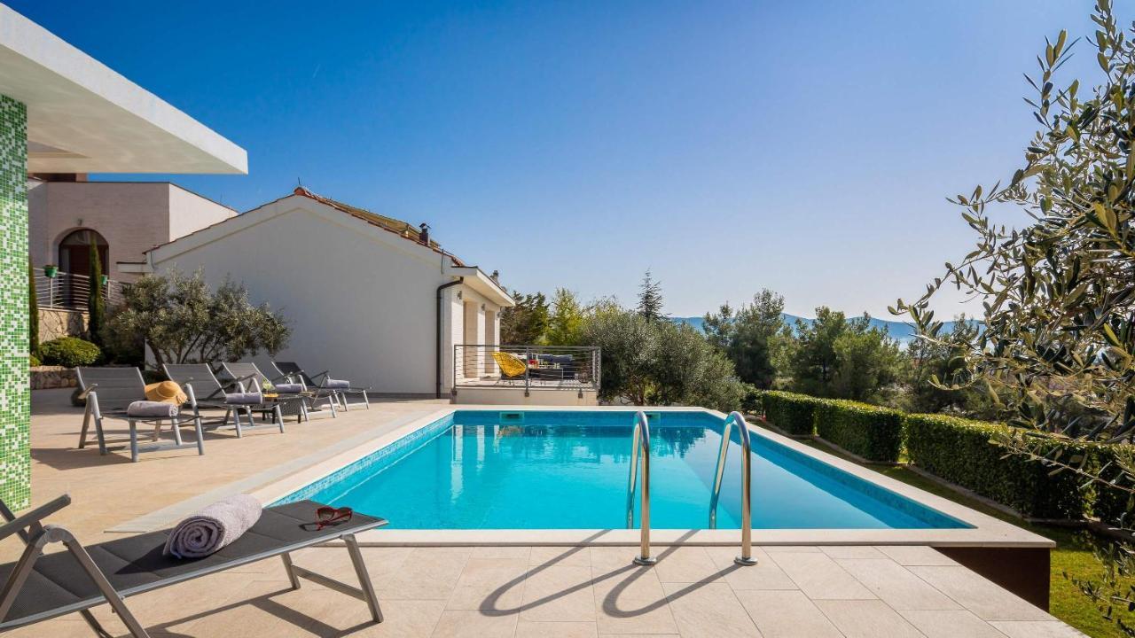 Villa Tela With Pool Zaboric Eksteriør bilde