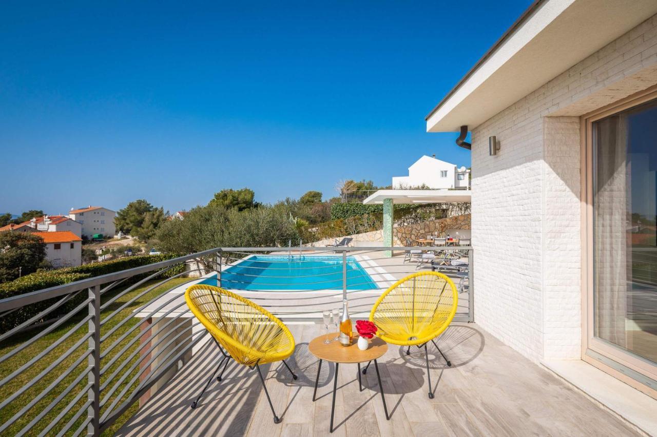 Villa Tela With Pool Zaboric Eksteriør bilde
