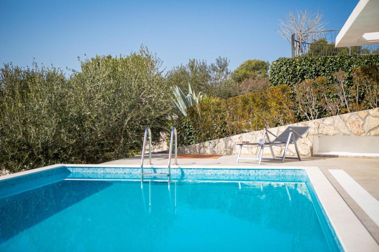 Villa Tela With Pool Zaboric Eksteriør bilde