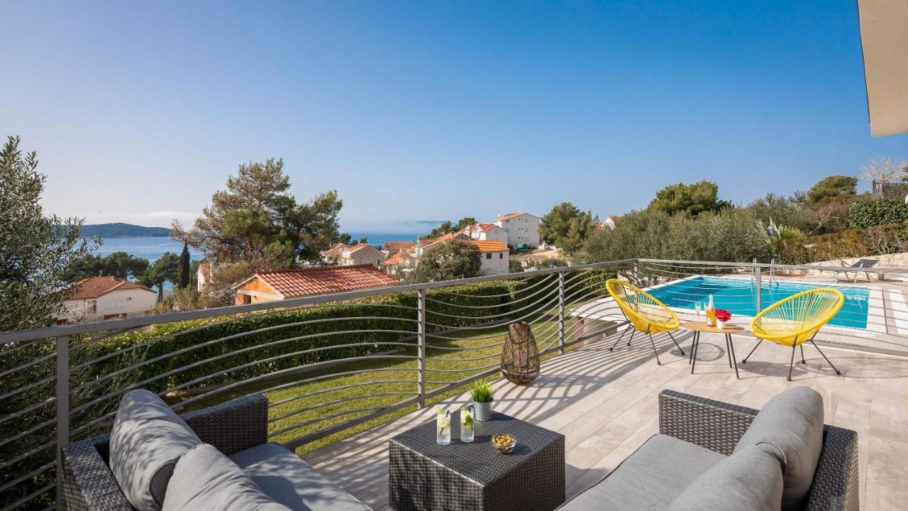 Villa Tela With Pool Zaboric Eksteriør bilde