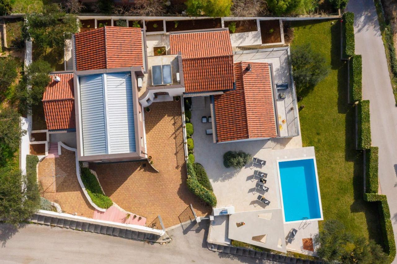 Villa Tela With Pool Zaboric Eksteriør bilde
